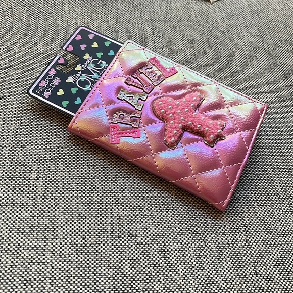 ✈️ NWT Miss Gwen’s OMG Passport Holder with Pink Iridescent beaded detailing - Picture 17 of 17
